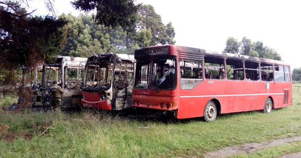 Cuatro Buses resultaron calcinados tras ataque incendiario en Valdivia