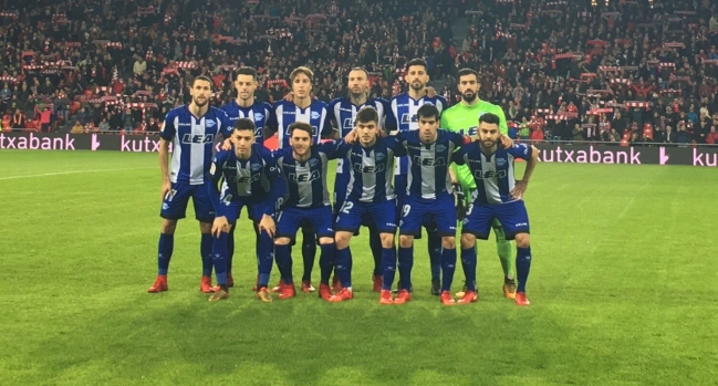 Guillermo Maripán fue titular en caída del Alavés que lo complica en la tabla