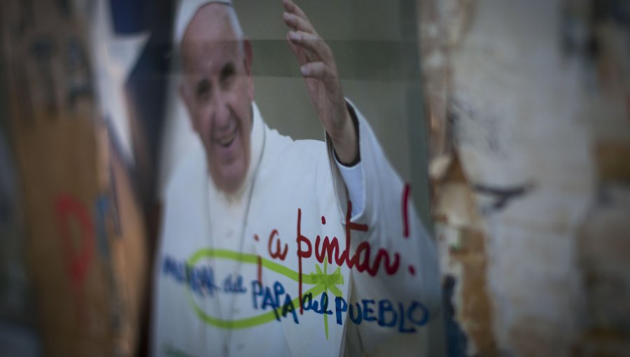 Pobladores de Villa Francia pintan mural para esperar al papa Francisco