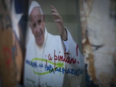 Pobladores de Villa Francia pintan mural para esperar al papa Francisco