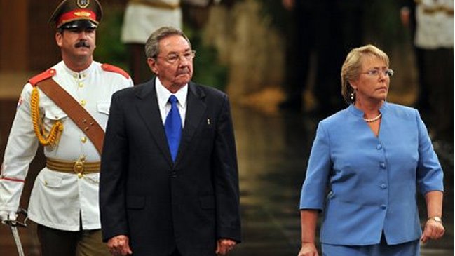 Presidenta Michelle Bachelet se reúne este lunes con líder cubano Raúl Castro