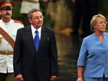 Presidenta Michelle Bachelet se reúne este lunes con líder cubano Raúl Castro