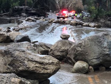 Al menos 13 muertos y 300 personas atrapadas por los aludes en el sur de California