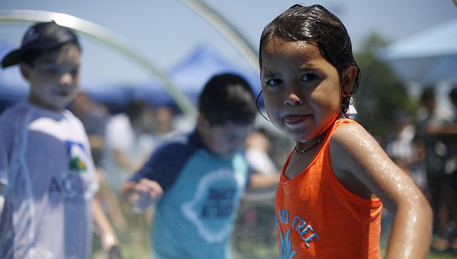 Inauguran moderna “plaza de agua inclusiva” en Estación Central