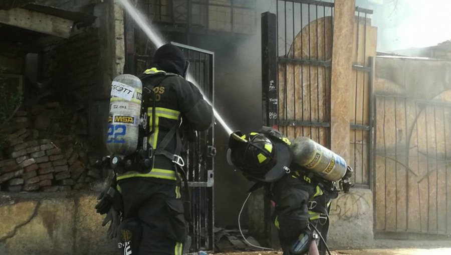 Cuatro inmuebles resultaron quemados en Colina por incendio de pastizales