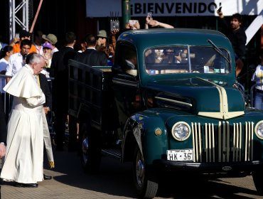 Papa en Chile: Jornada terminó con recorrido en papamóvil y visita a Santuario de Padre Hurtado