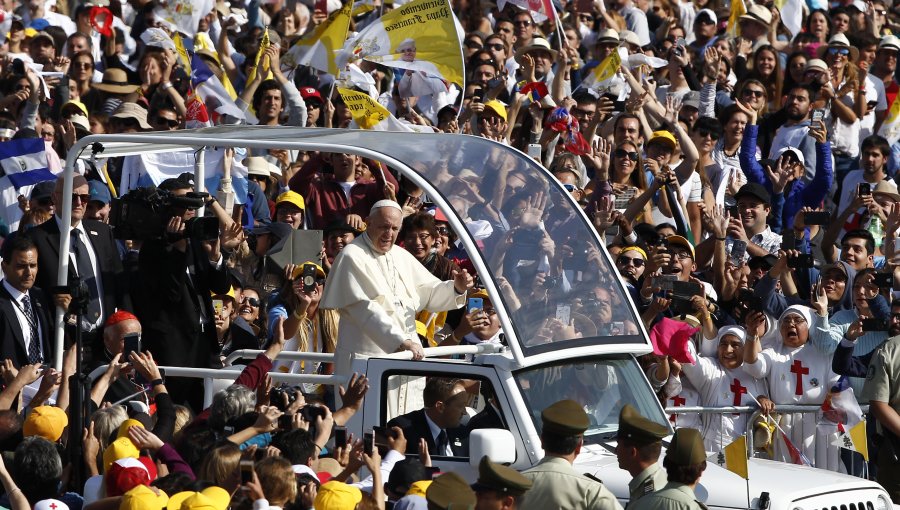 Multitudinaria recepción al Papa Francisco en el Parque O'Higgins