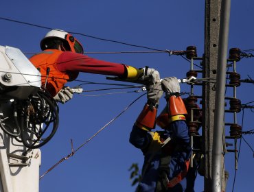 Corte masivo de luz afecta a 250 mil clientes en zona norte de Santiago