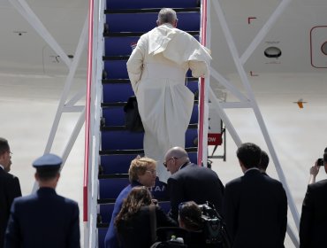 Presidenta Bachelet despidió al papa Francisco en aeropuerto de Iquique