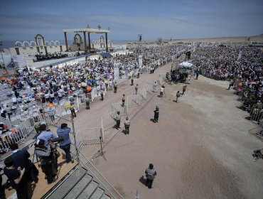 Papa se despide: Agradece a chilenos y peregrinos de Bolivia, Perú y Argentina