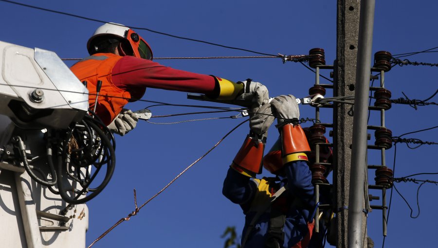 Corte masivo de luz afecta a 250 mil clientes en zona norte de Santiago