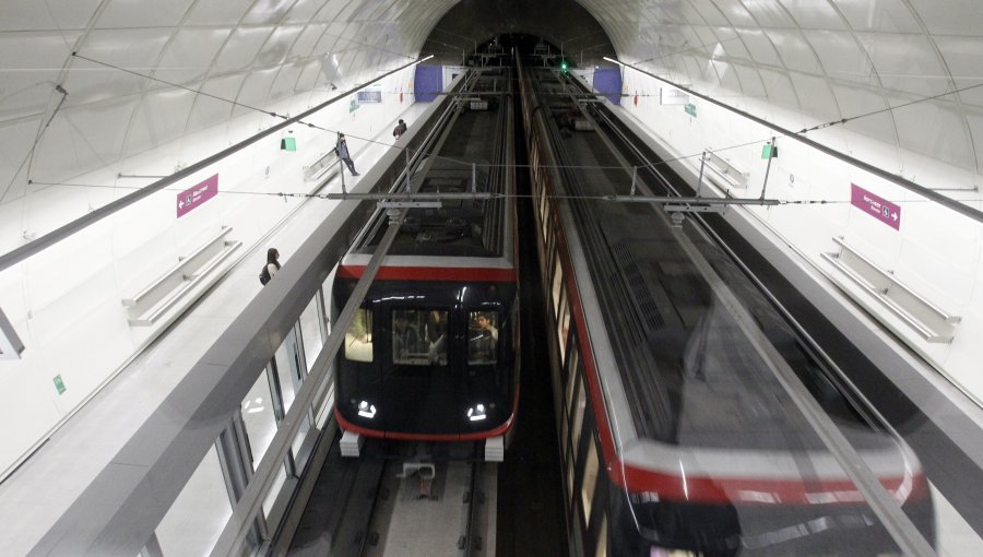 Línea 2 del Metro amaneció este martes con problemas: Se encuentra operativa por tramos