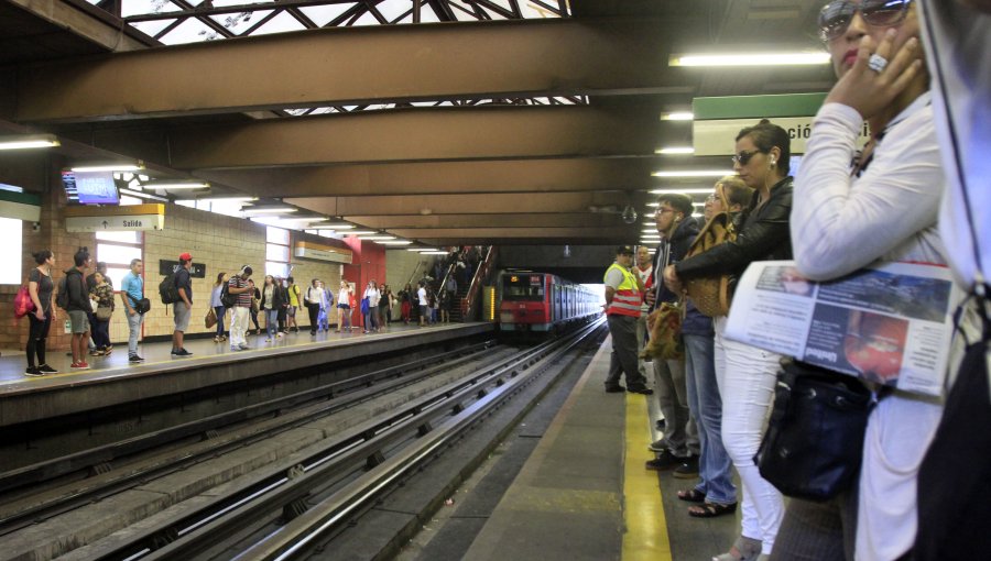 Nueva falla en el Metro: Línea 6 funciona sólo entre Franklin y Los Leones