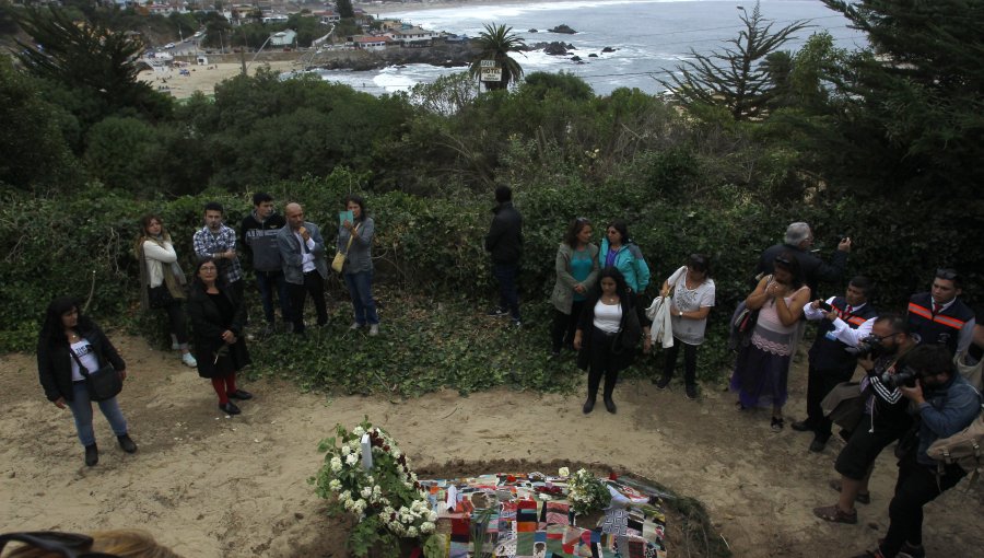 Nicanor Parra quedó mirando al mar en el patio de su casa, tal como fue su deseo