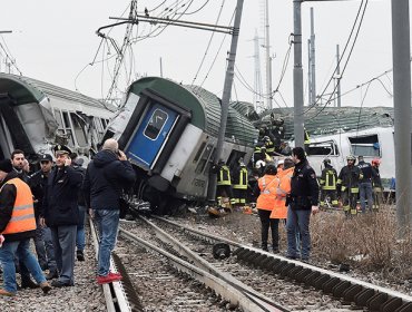 Al menos dos muertos y decenas de heridos al descarrilar un tren en Italia