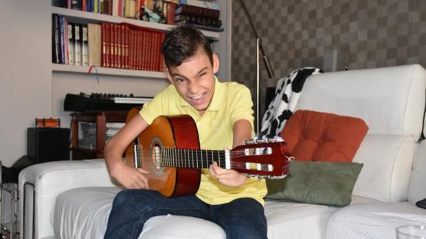 Adrián Martín Vega la voz que emocionó en Teletón vive complejo estado de salud