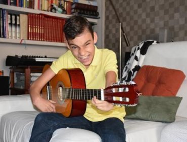 Adrián Martín Vega la voz que emocionó en Teletón vive complejo estado de salud