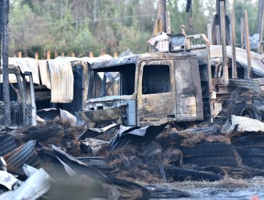 Nuevo atentado en La Araucanía: Aparecen cuatro camiones totalmente calcinados