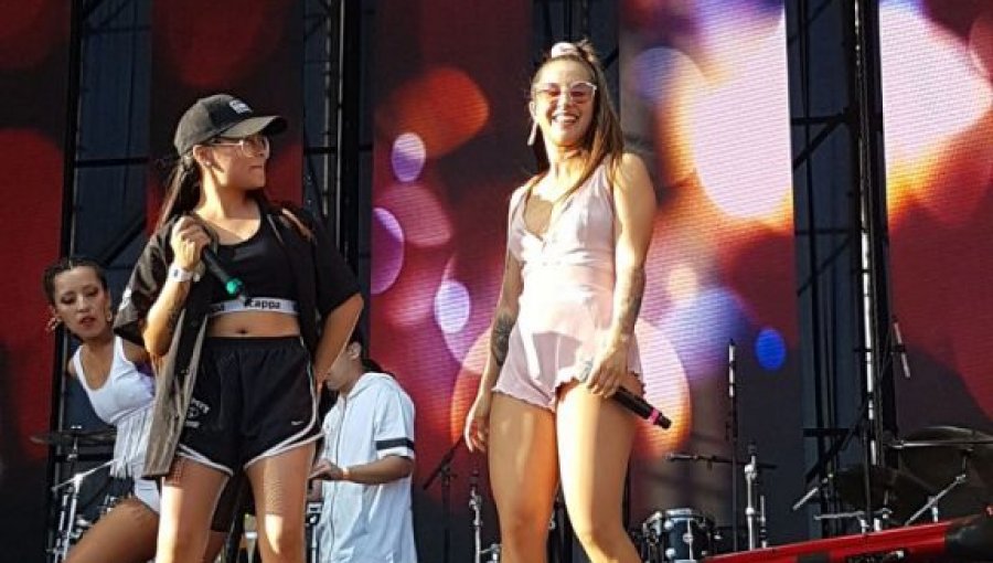 Denise Rosenthal derrochó sensualidad con este look en la "Cumbre del Rock Chileno"