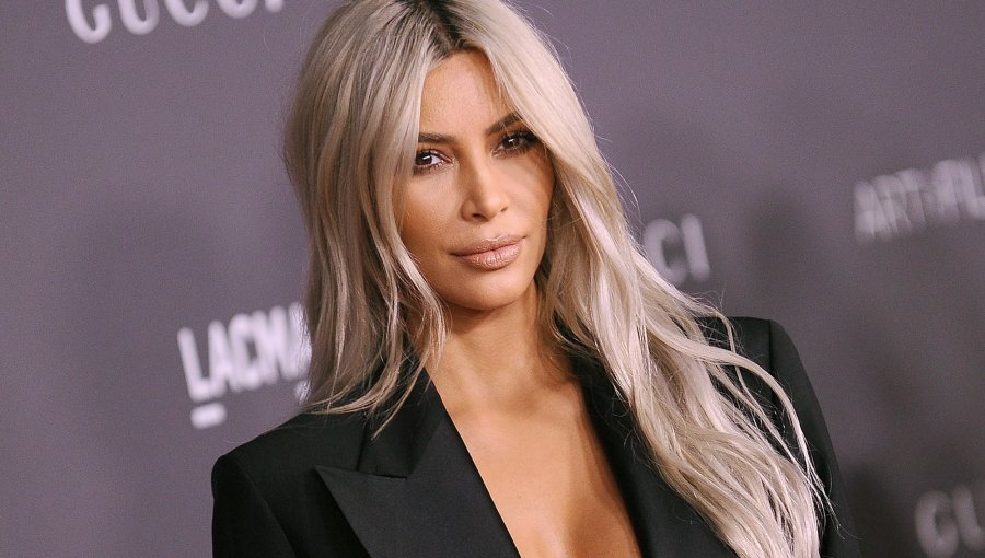 Kim Kardashian nuevamente seduce a sus seguidores con sendas imágenes en topless
