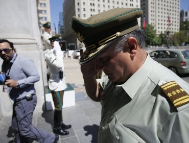 General Villalobos ingresó a La Moneda en completo silencio para reunirse con Ministro Fernández