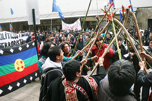 Enfrentamientos entre comuneros Mapuches termina con un muerto y 11 heridos