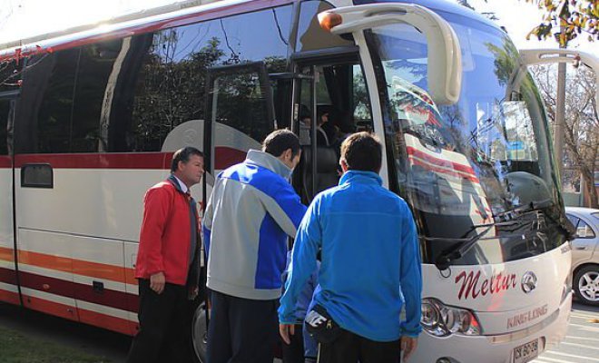 Empresa dueña de bus volcado en Mendoza afirma que era nuevo y recién había recibido mantención