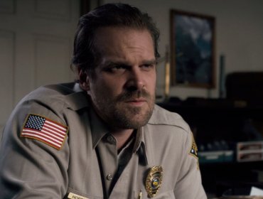 Comisario Jim Hopper de "Stranger Things" se encuentra en Chile