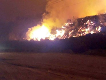 Incendio en relleno sanitario Los Molles de Valparaíso