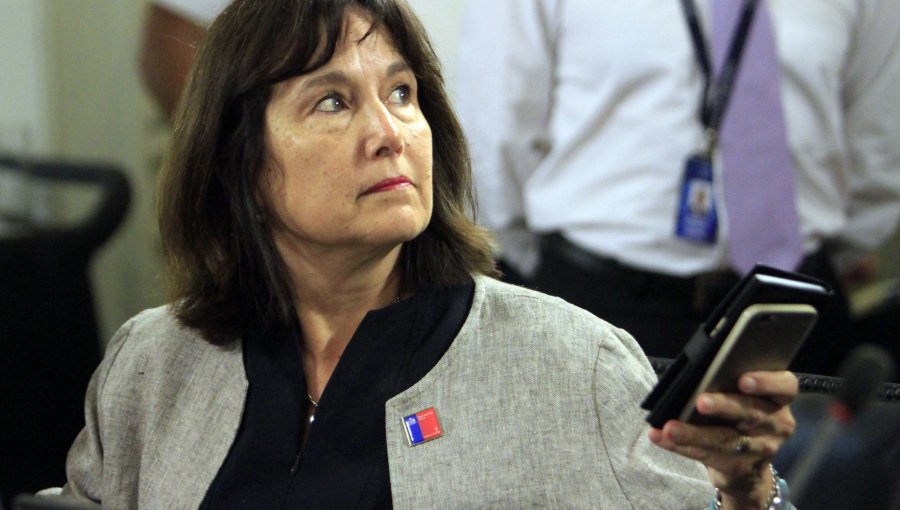 Ministra de Salud renunciará a polémico bono de $80 millones por retiro