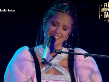 El particular look de Denise Rosenthal en segunda noche de Festival de Talca