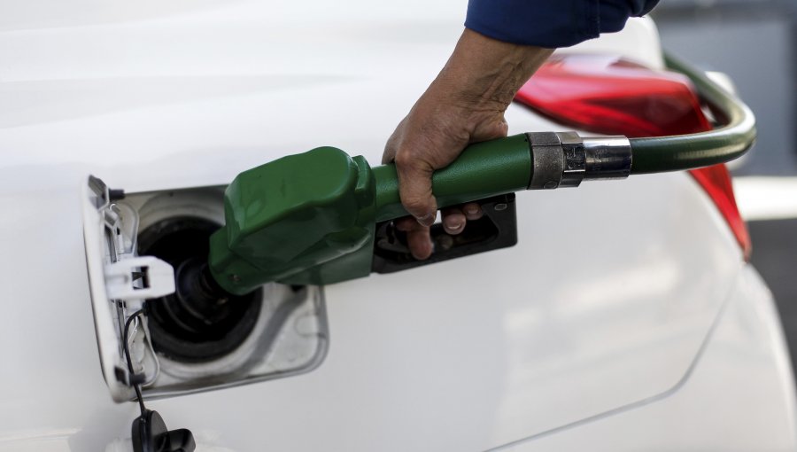 Enap anuncia que este jueves bajarán todos los combustibles