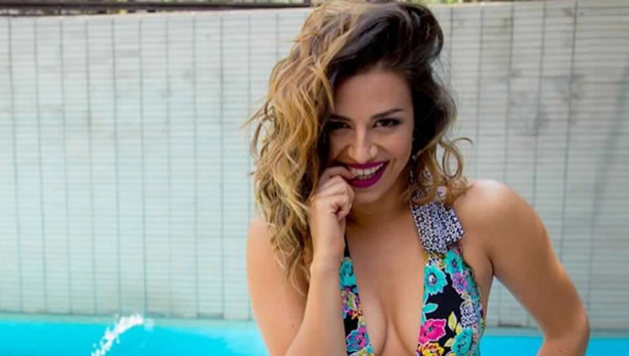Sensual look de Karla Melo en obra de teatro seduce a sus seguidores