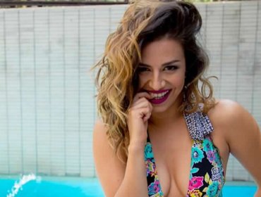 Sensual look de Karla Melo en obra de teatro seduce a sus seguidores
