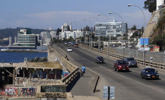 Hombre cae desde 20 metros en plena Avenida España en Viña del Mar