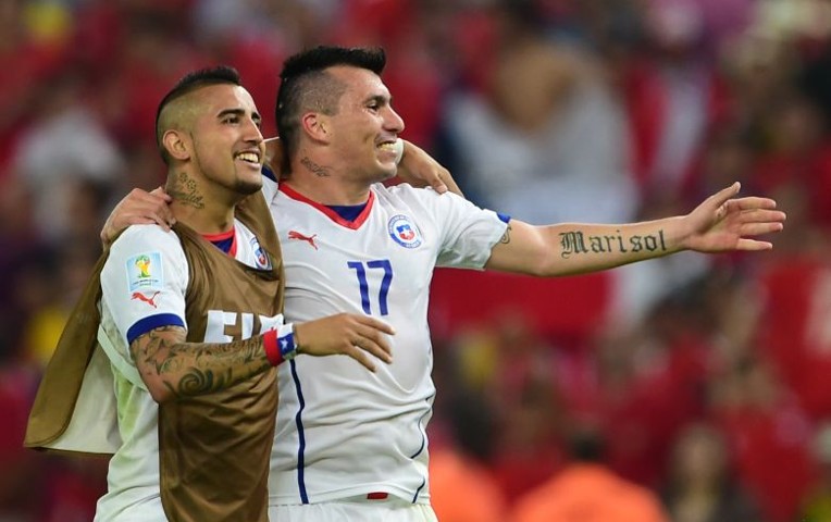 Gary Medel y Arturo Vidal se enfrentaran por la Champions League