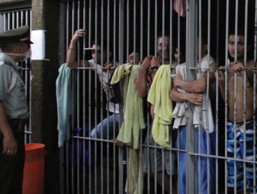 Impacto por condiciones inhumanas en cárceles: Encierros en celdas llegan a 16 horas