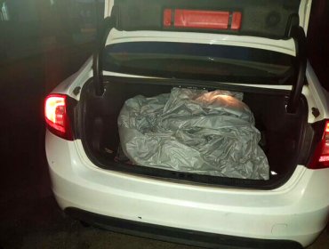 Viajaban en un auto con 65 millones en efectivo y Carabineros en un control los detuvo