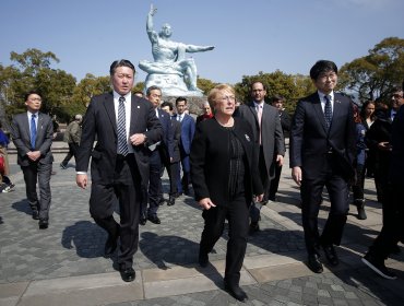 Bachelet en Japón: Presidenta homenajeó a las víctimas de la bomba atómica de Nagasaki