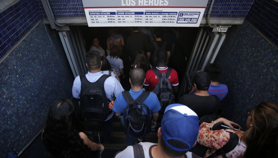 Metro inyectará trenes vacíos en horas punta en Línea 1