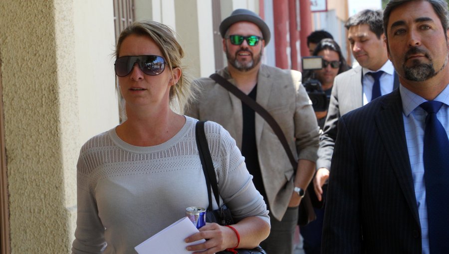 Natalia Compagnon y Sebastián Dávalos se querellan contra fiscal y pedirán suspender preparación