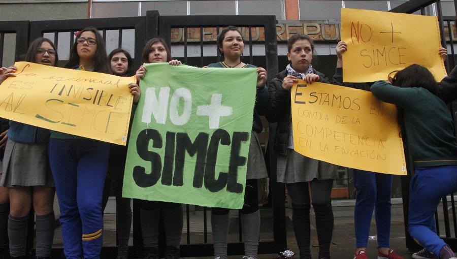 Ministerio de Educación presentó proyecto que prohíbe elaborar rankings con resultados del Simce