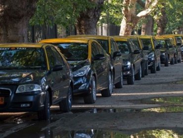 Taxista amenazó con un cuchillo a pasajera de 15 años y fue acusado de abusar de ella