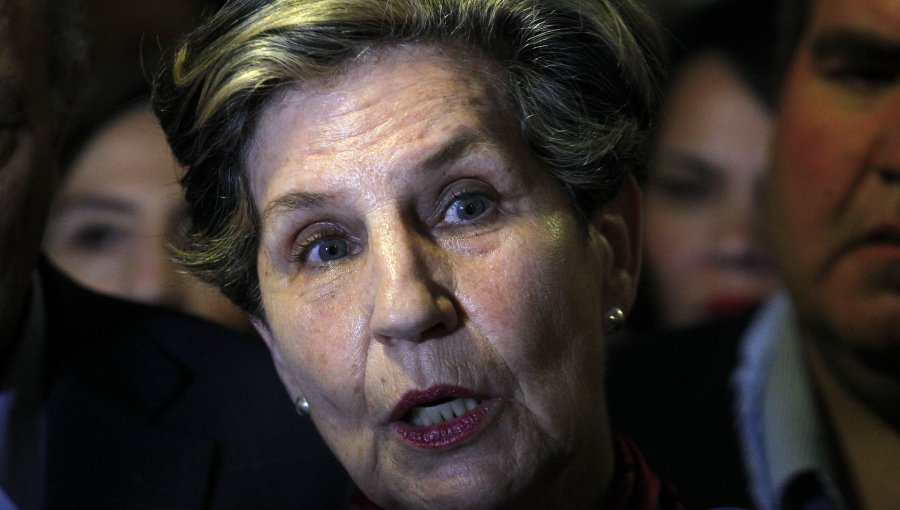 Senadora Isabel Allende llama a continuar la agenda de género de Bachelet