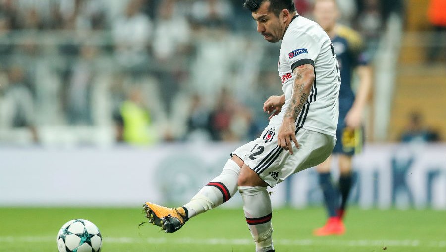 Besiktas de Medel venció a Genclerbirligi y alcanzó el liderato en Turquía