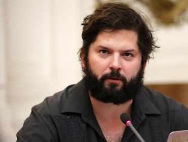 Gabriel Boric dice que "hay muy buenos motivos" para que Bruno Villalobos deje su cargo