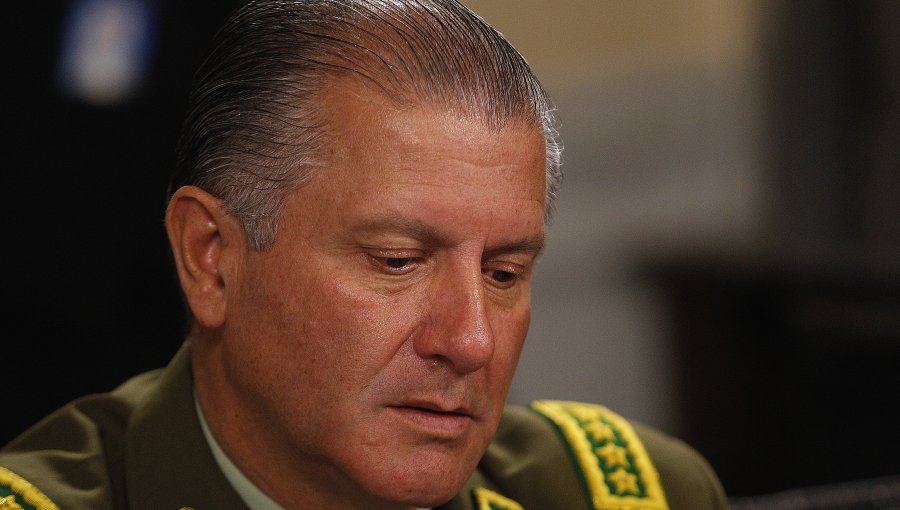 Ex director Bruno Villalobos pide perdón por daños a credibilidad de Carabineros