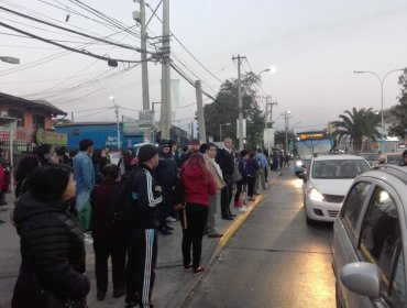 Choferes de Alsacia paralizan recorridos del Transantiago en Renca en protesta ante asaltos