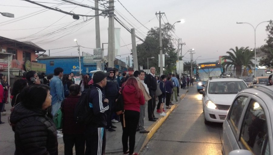 Choferes de Alsacia paralizan recorridos del Transantiago en Renca en protesta ante asaltos