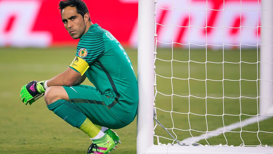 El motivo por el que Claudio Bravo se habría automarginado de los amistosos de la Roja